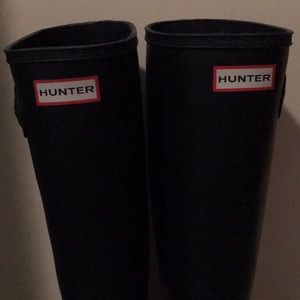 Black tall hunters